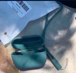 AirPod 2nd pro case $8: this case is new. Un estuche para los airpod s pro 2o. E para lo audífonos mas nuevos en el mercado.