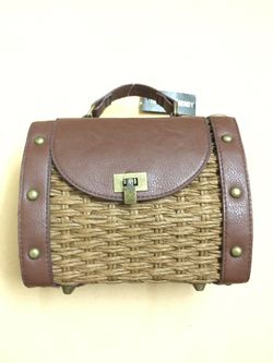NWT - Hearty Trendy Brown Straw Crossbody Bag