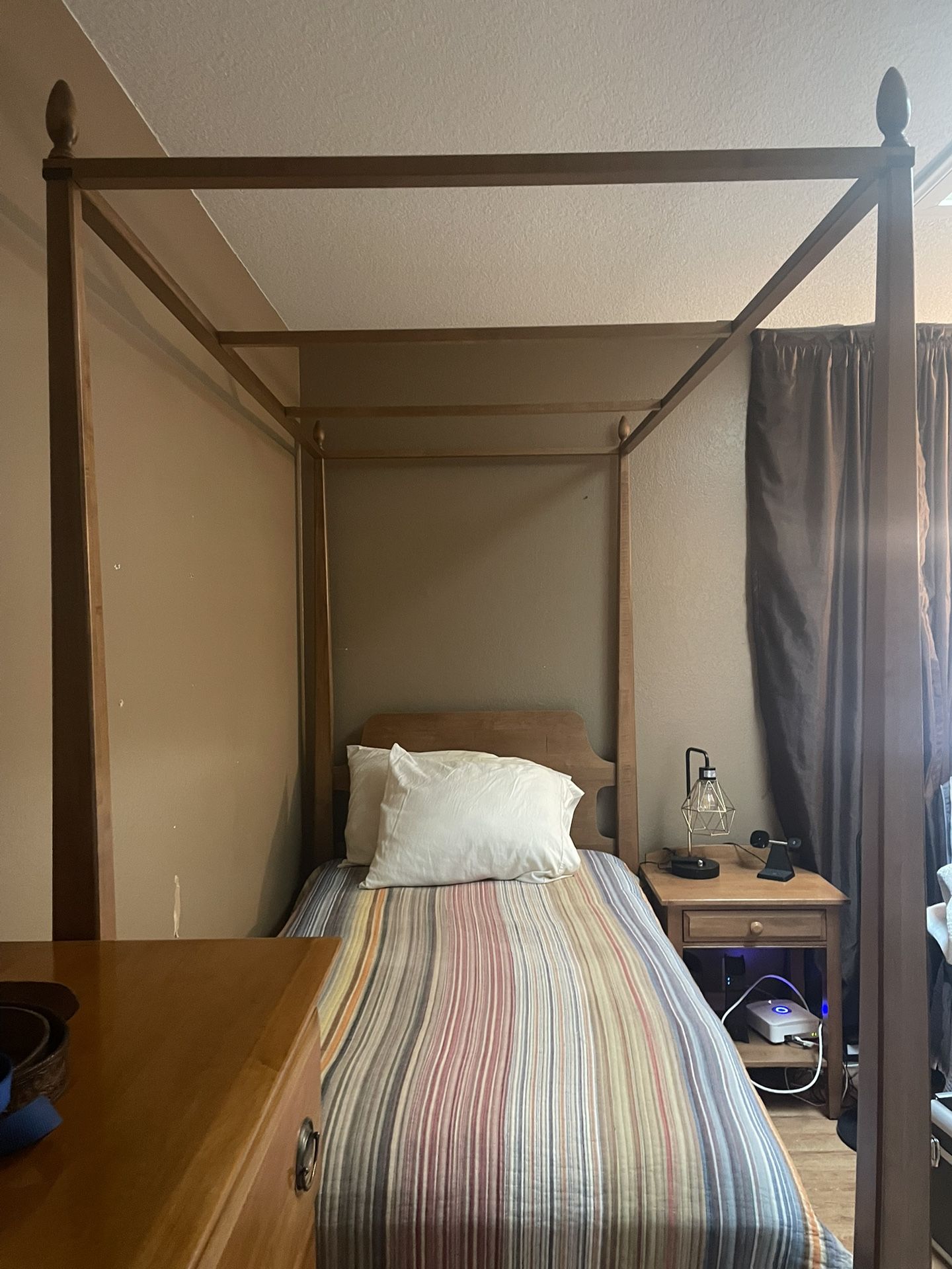 Last Chance: Solid wood Ethan Allen twin canopy bed with mattress