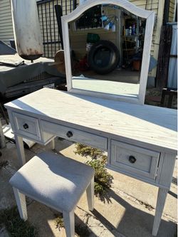 Vanity will be cleaned with chair $75
