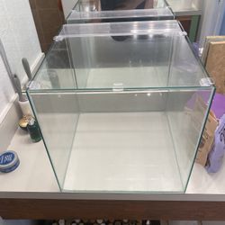 15 Gallon Rimless Tank Missing Leveling Mat Comes With Lid