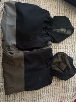 2 Volcom Hoodies (Size S)
