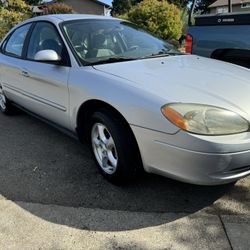 2003 Ford Taurus