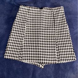 Black & White Skort SIZE: Small 