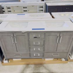 Beautiful Bathroom Vanity in Gray 60”, double sink soft close solid wood $849 