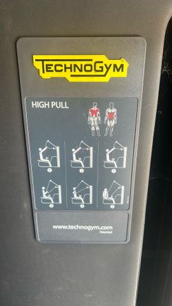 Techno Gym High Pull 
