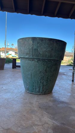 Beautiful large ceramic pot Beautiful large ceramic pot