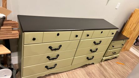 Dresser set
