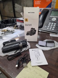 MAGIC JOHN Mini Selfie Stick / Tripod with 2 LED Lights – Like New
