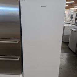 Hisense 13.6 cu. ft. Garage Ready Frost Free Convertible Upright Freezer