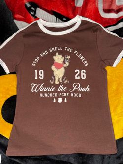 Disney Winnie the Pooh shirt size small (new)
