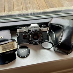 Olympus OM-10 28mm, flash, and more bundle