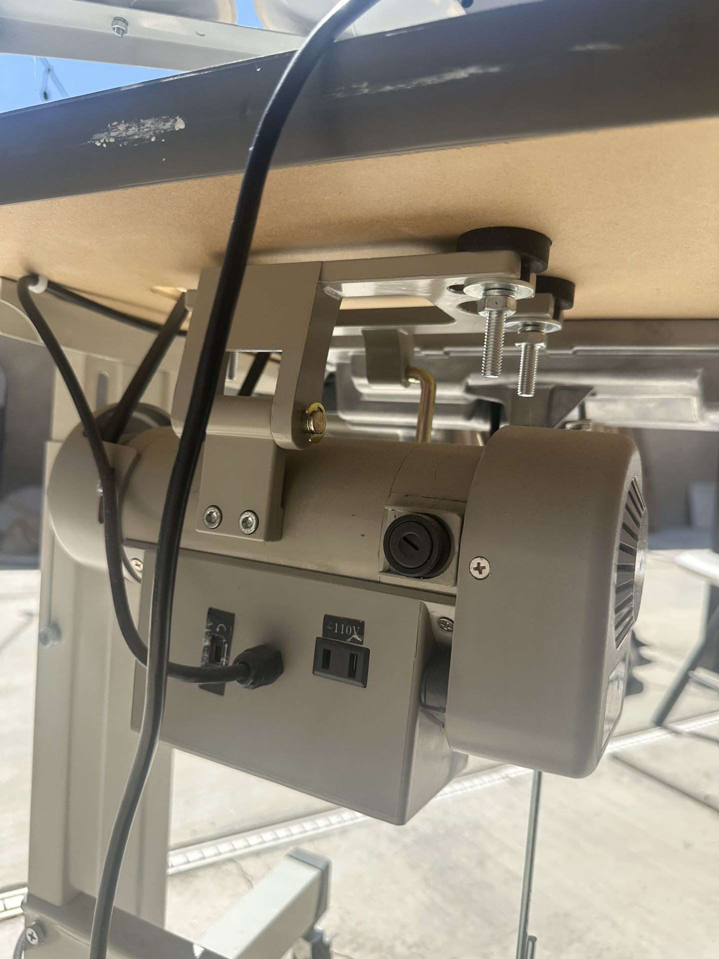Single Stitch Sewing Machine