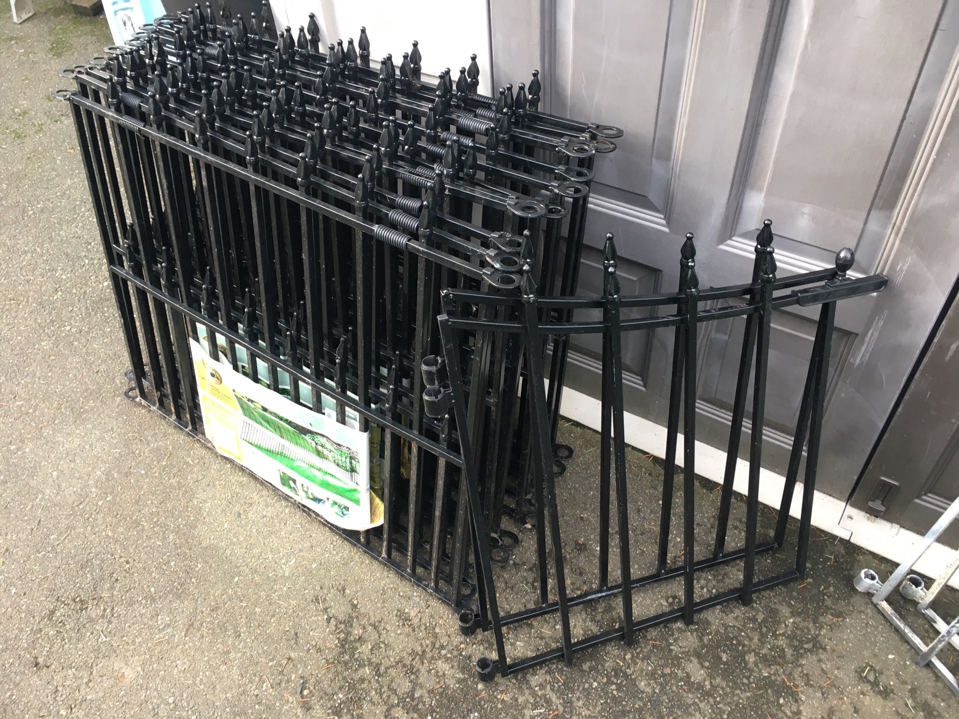 HUGE DEAL on a HAMPTON BAY “Empire” No Dig Fence System! 19 Panels! for