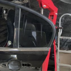 G8 Gt LR Door Window 