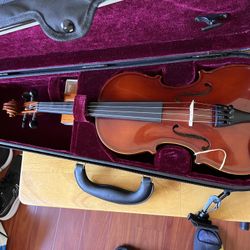 Violin with bow And Case. 