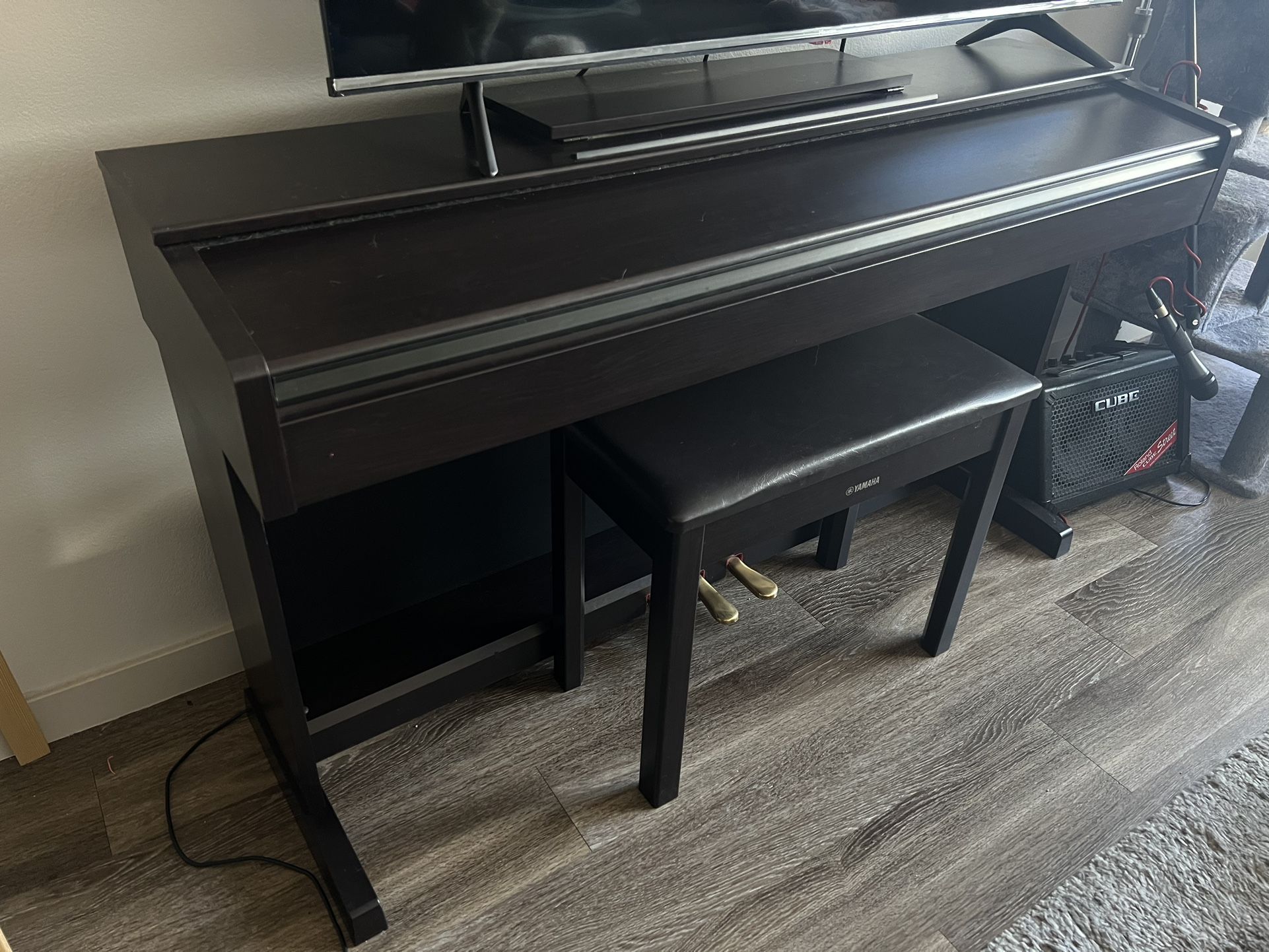 Yamaha Arius Digital Console Piano