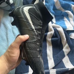 Nike Untouchables Size 11 Cleats 