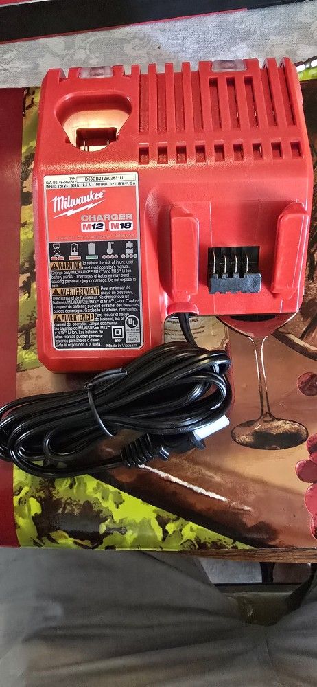 M18/12 MILWAUKEE CHARGER