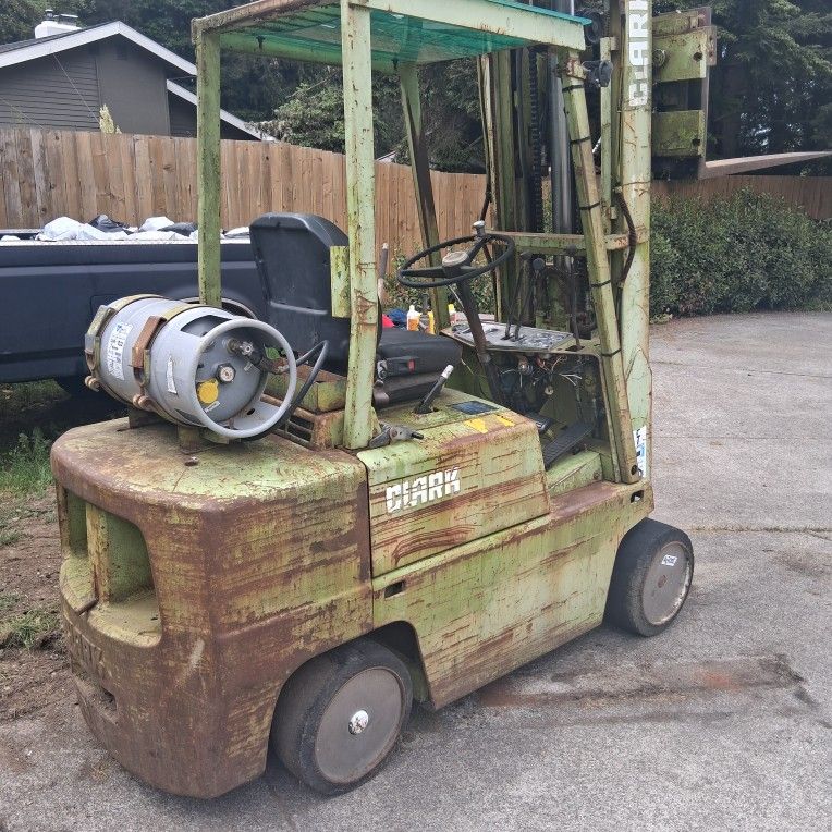 1980 CLARK C500 S60 FORK LIFT