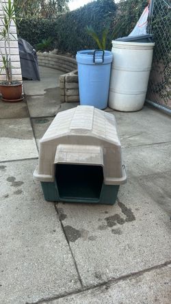 Small dog house ~FREE~