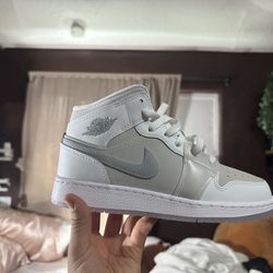 Air Jordan 1 Mid SE Kids' Shoes 5Y