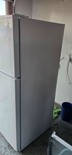 Top freezer refrigerator