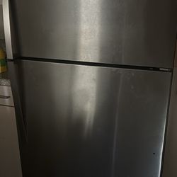 Whirl Pool Refrigerator 