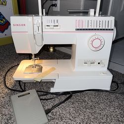 SINGER Model 9020 Sewing Machine with Control Pedal does leather & canvas, FIRM PRICE!!