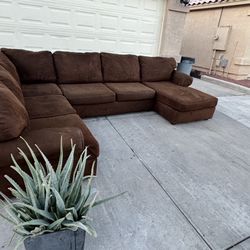 LARGE BROWN SECTIONAL COUCH, DELIVERY AVAILABLE  