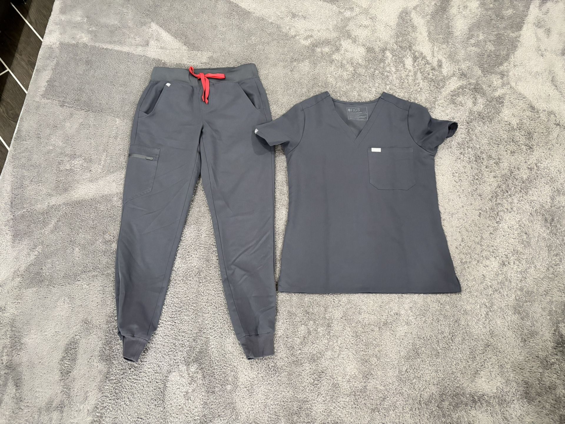 S/XS FIGS Charcoal scrub Set