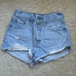 Light Wash Levi’s Shorts (S)