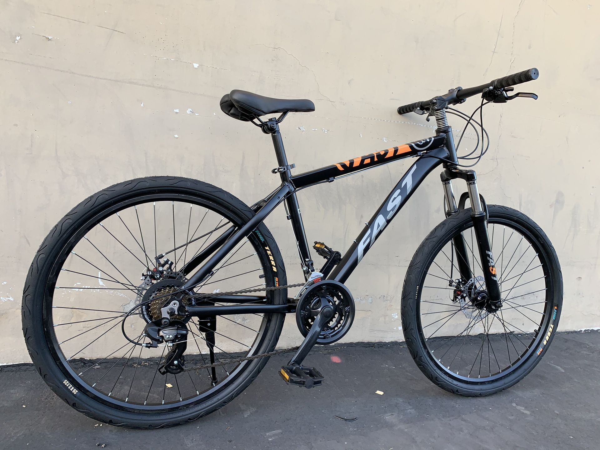 26” mountain bike medium size aluminum frame 21 speed