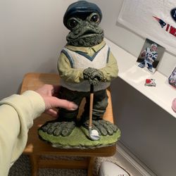 Golfer Frog Statue 