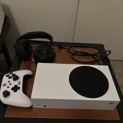 Used Xbox One S (Next Gen) With $350 Worth Of Games Not Including In Game Purchases