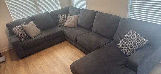 U Shaped Couch with Chaise