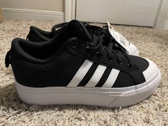 adidas Women's Bravada 2.0 Platform Skate Shoe, Black, size 7 