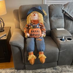 Happy Harvest scarecrow
