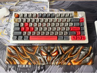 Custom Gaming Keyboard + wristwrest