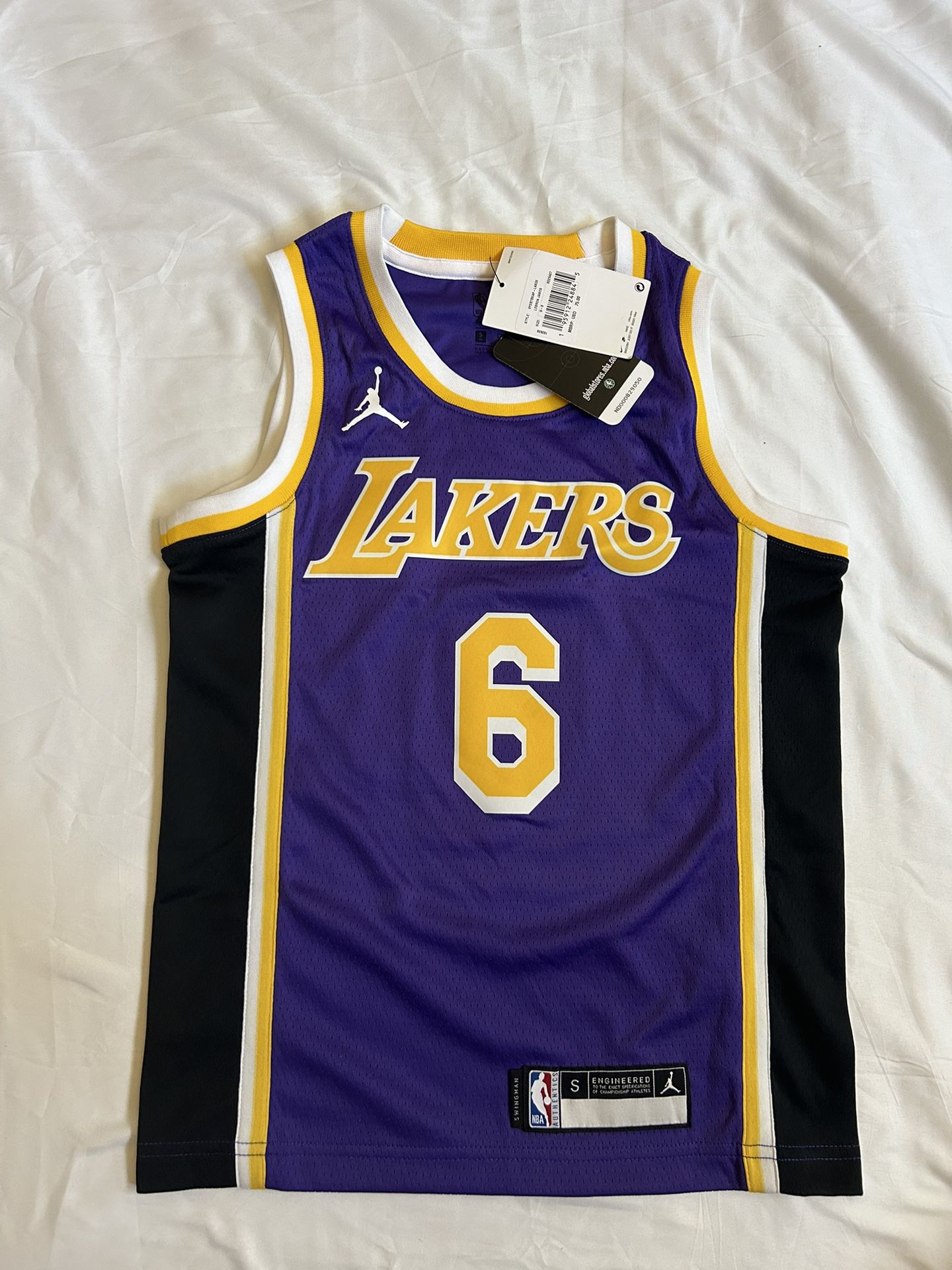 Los Angeles Lakers Nike LeBron James Jersey Youth Size S (8) for Sale in  Los Angeles, CA - OfferUp