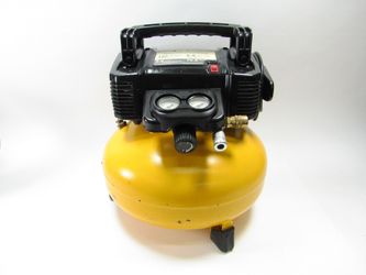DeWALT DWFP55126 6 Gallon 165 PSI Pancake Air Compressor