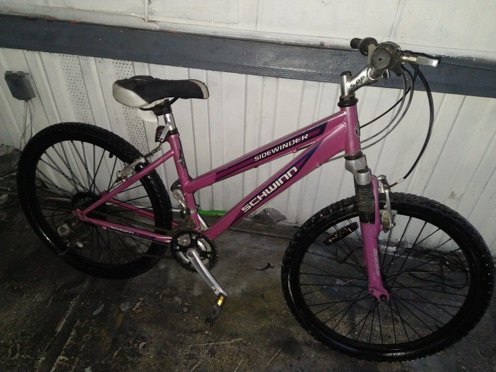 Schwinn Mountain Bike With 24 Inch Tires And Rims Good Conditions