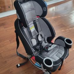 Car Seat Like New No Scratch Very Clean  Is For A New Born And A Toddler Child 