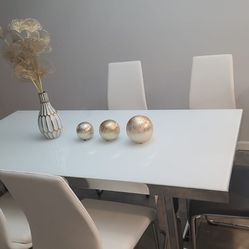 Glass dining Table with 6 leather seats