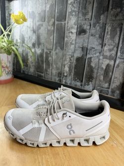 On Women’s Beige/White/Gray Low Top Lace-Up Logo Mesh Sneakers US 8.5 EU 40