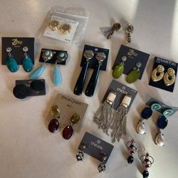 Lot Of Earrings 