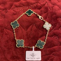 Malachite-Style Clover Bracelet – Gold Tone