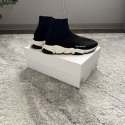 BALENCIAGA SPEED SNEAKERS ,BLACK , SIZE 9.5 US 