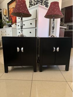 2 night stands 21-1/2” long 18”wide and 25” high both in good condition