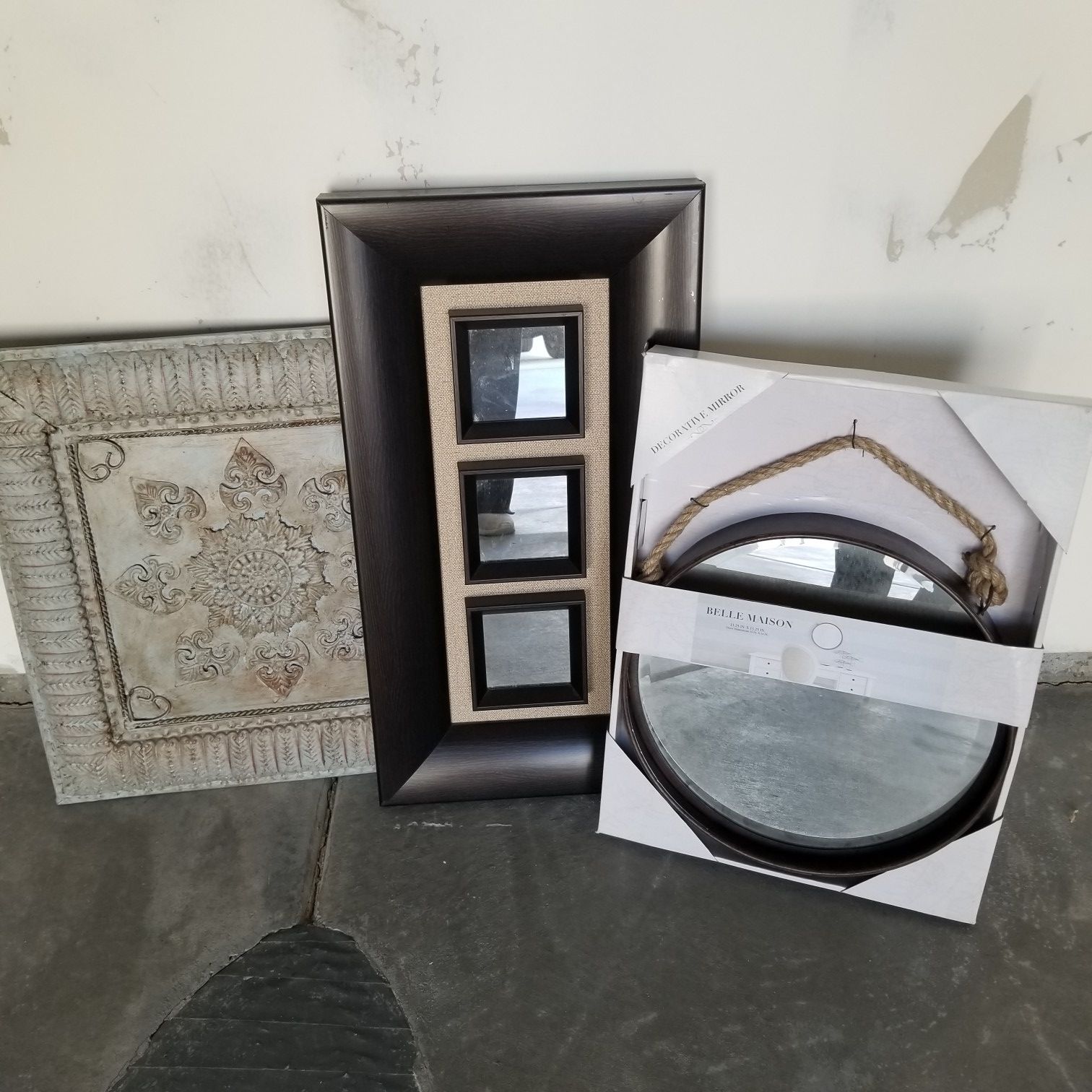 Wall decorations Round Mirror has sold